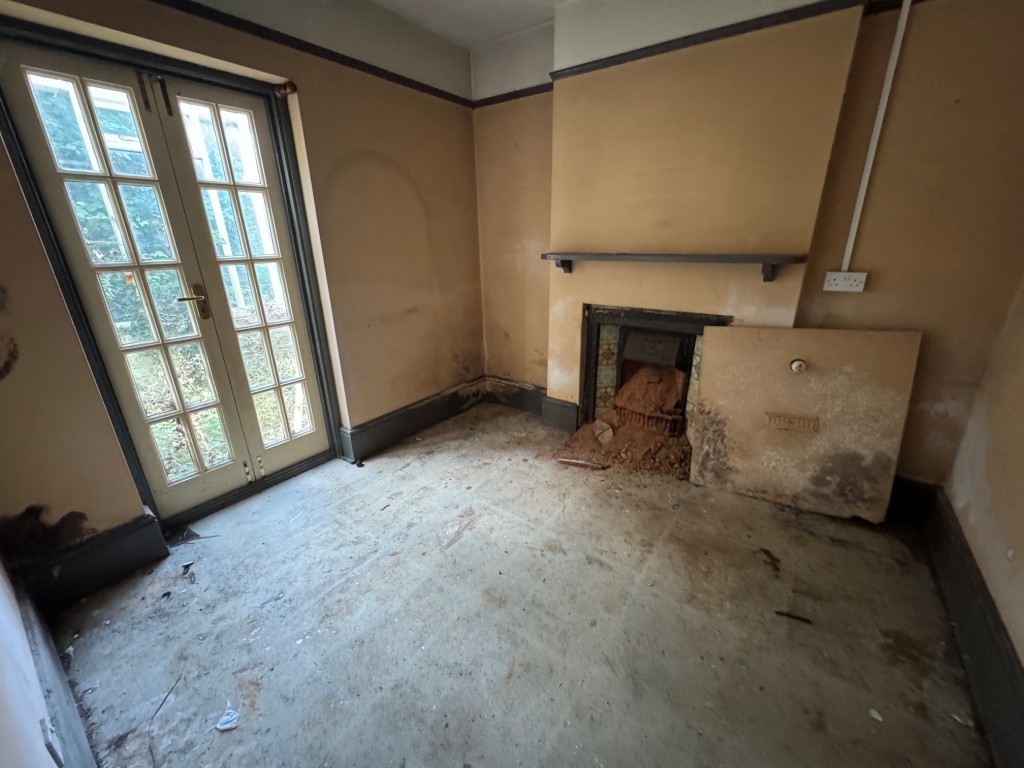 Lot: 128 - DETACHED COTTAGE FOR TOTAL REFURBISHMENT IN POPULAR VILLAGE - Sitting room